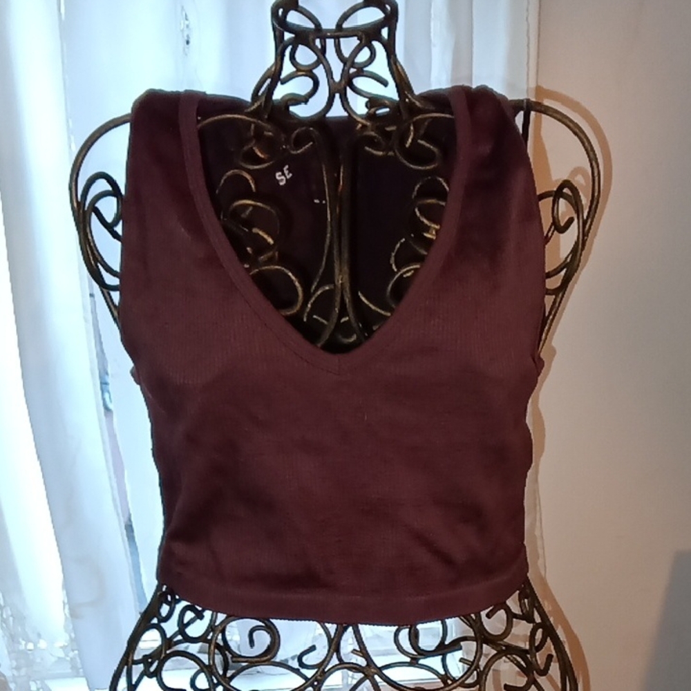 Aeropostale Maroon Ribbed V-Neck Crop Tank